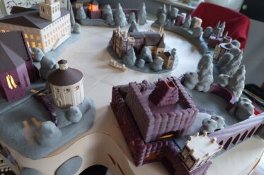 Zu sehen ist ein Modell mit Motiven des Wörlitzer Parkes (Blick von der Synagoge auf das Gotische Haus)